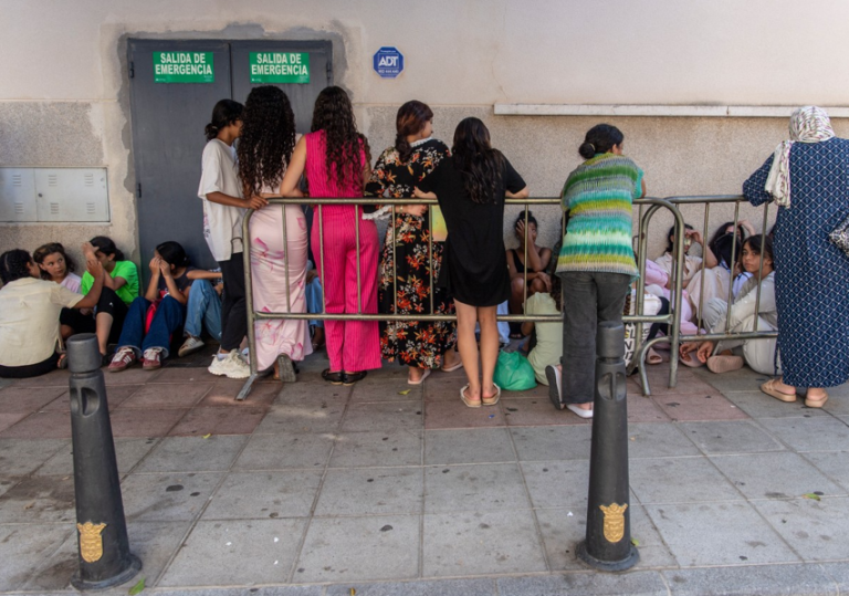 Spanje wil 500 kwetsbare meisjes uit Ceuta naar vasteland brengen