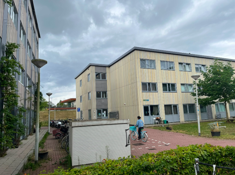 In de gezamenlijke keuken leren statushouders en studenten elkaar kennen