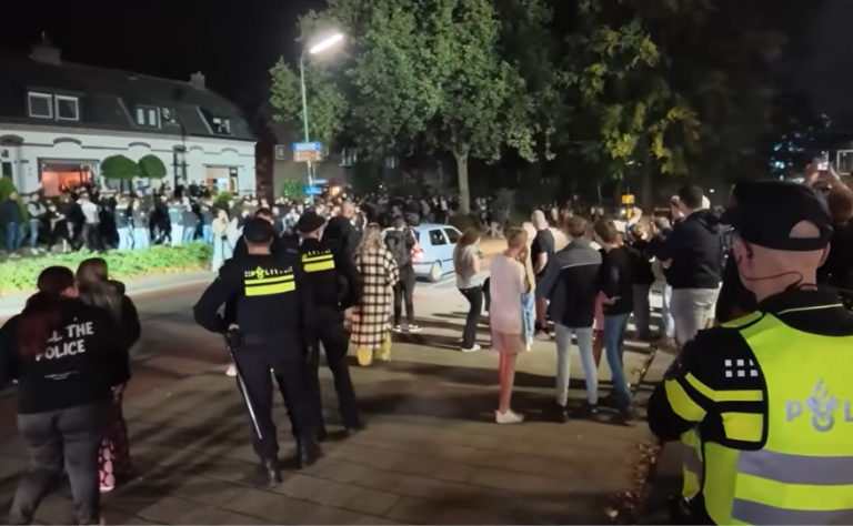 Rellende jongeren richten vernielingen aan tijdens raadsvergadering over azc in Rhenen