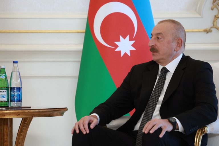 Azerbeidzjan wil zeven Turken arresteren, onder wie een vertrouweling van Erdogan
